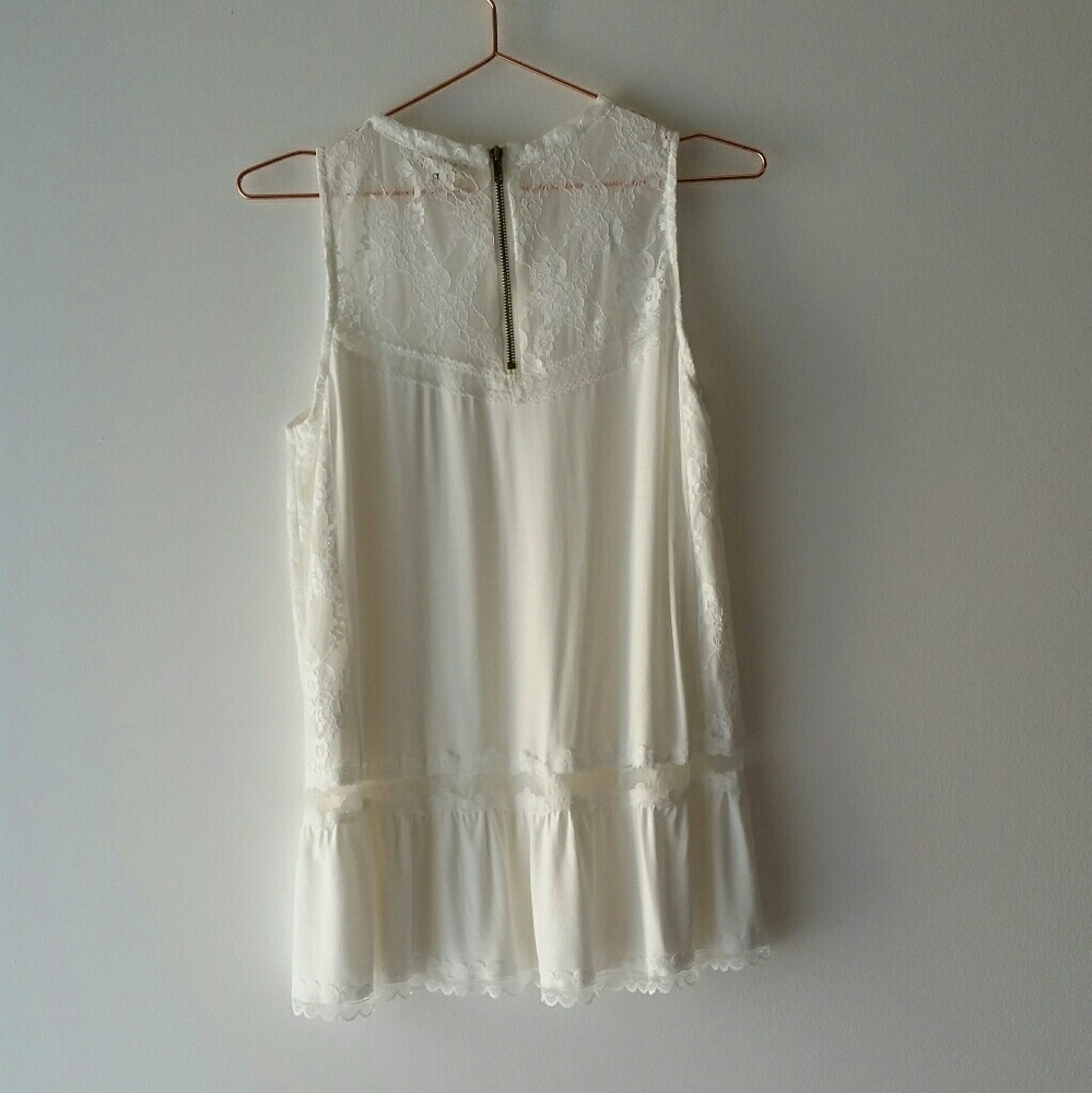Last one NWOT lace top - Picture 4 of 8